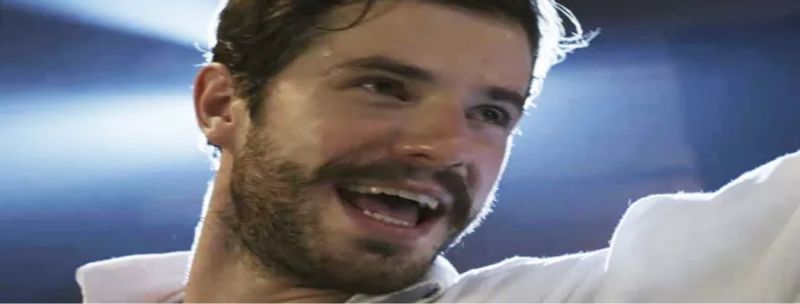 Camilo vê possibilidade de ganhar um dinheiro e aceita desafiar o lutador grandalhão! 